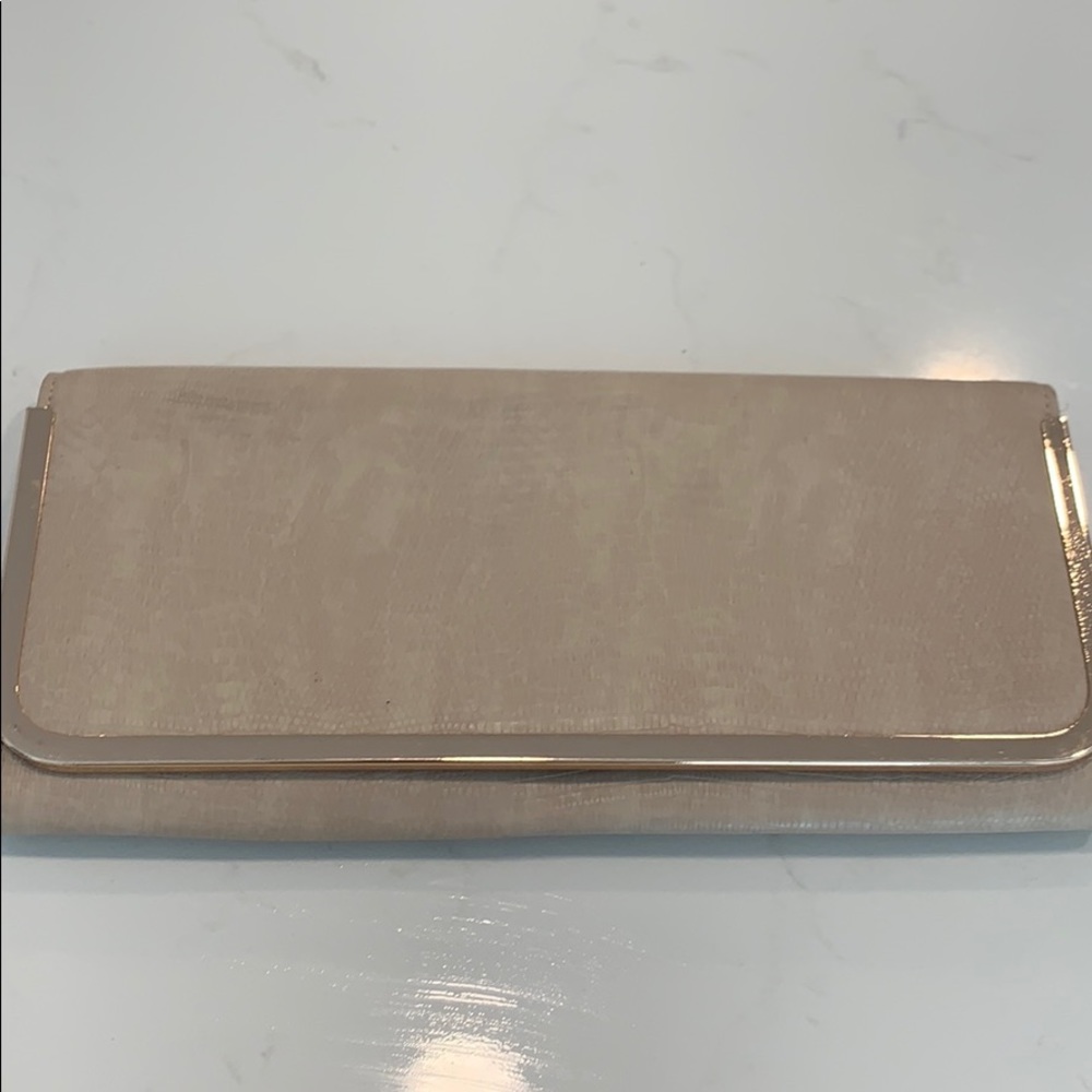 Aldo clutch